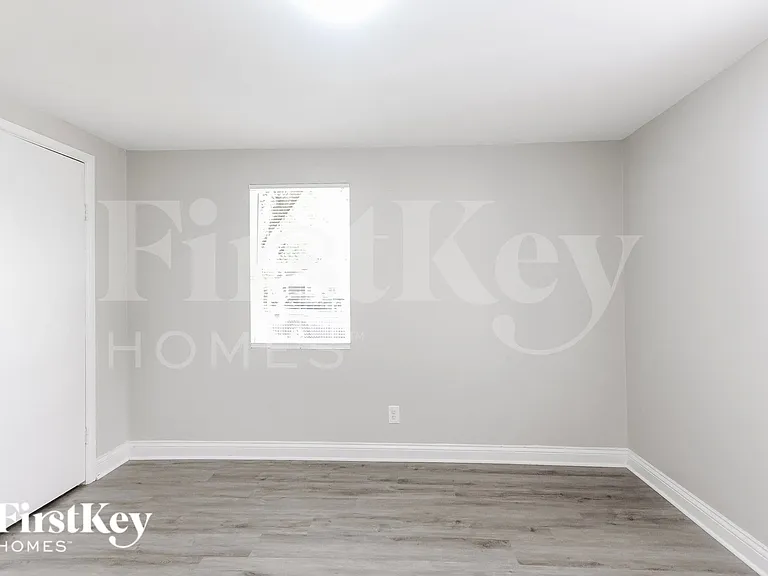 1153 S Chester Ave — Photo 10