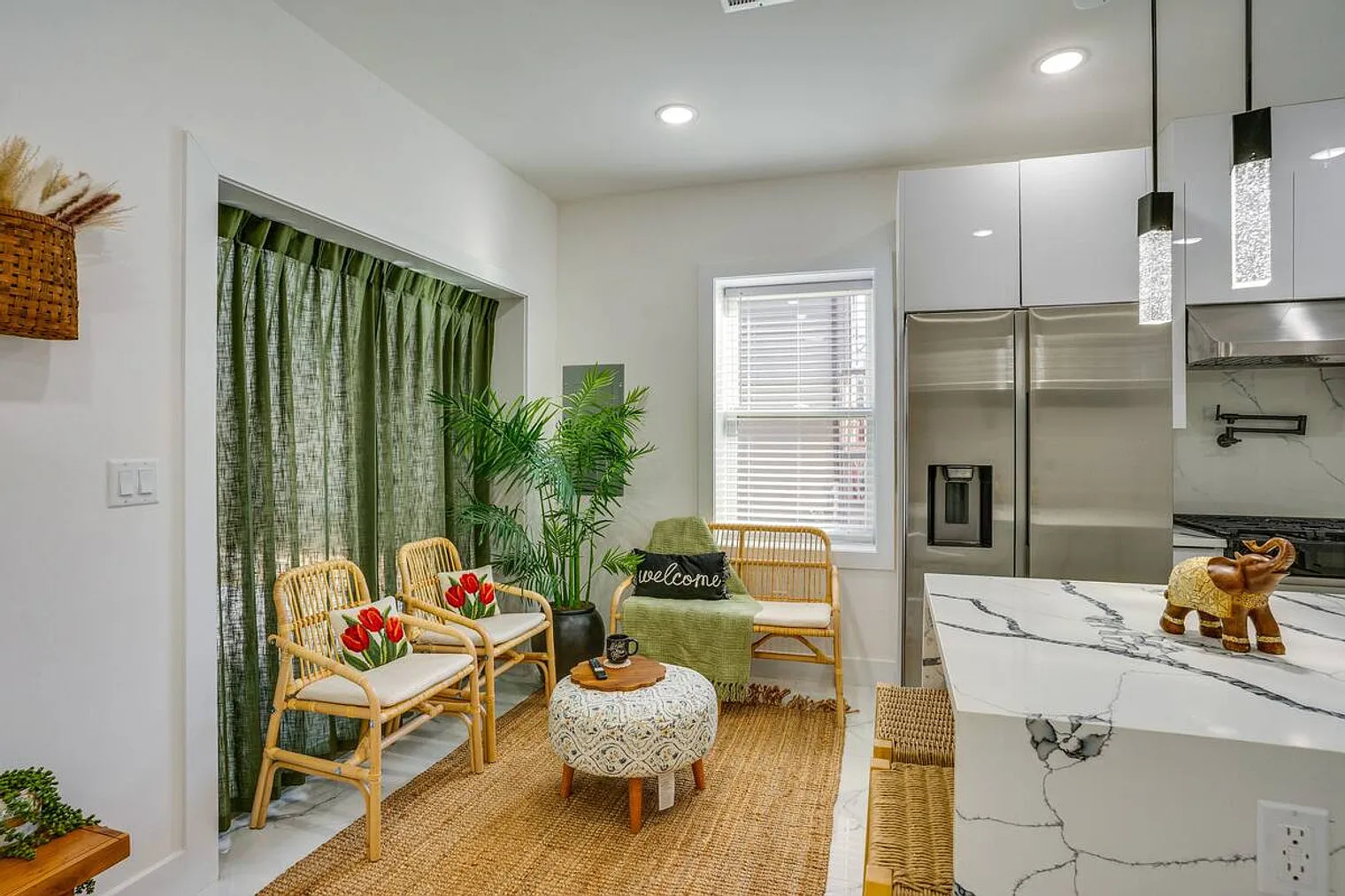 2 bed, 2.0 bath, 893 sqft, $9,911 — Photo 1