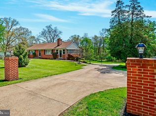 29 Cedar Dr, Sterling, VA 20164