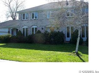 28 Pebble Creek Ln, Pittsford, NY 14534