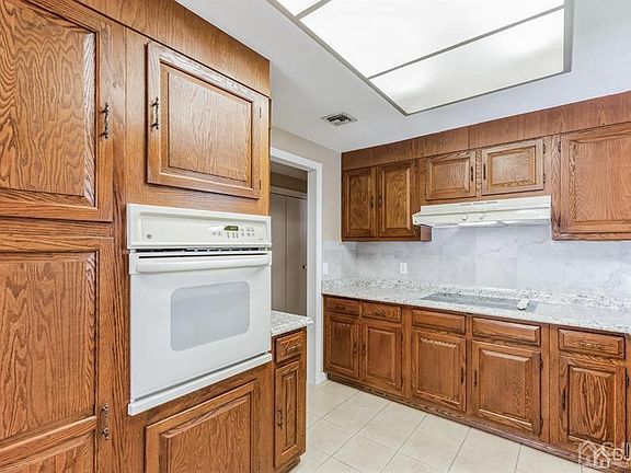 5th image of 279 Milford Ln #N