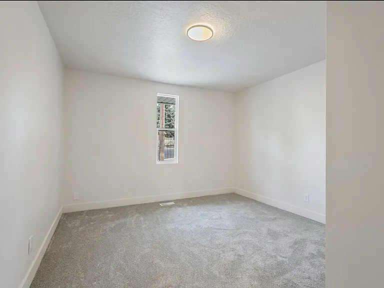 2085 N 900th St W — Photo 21