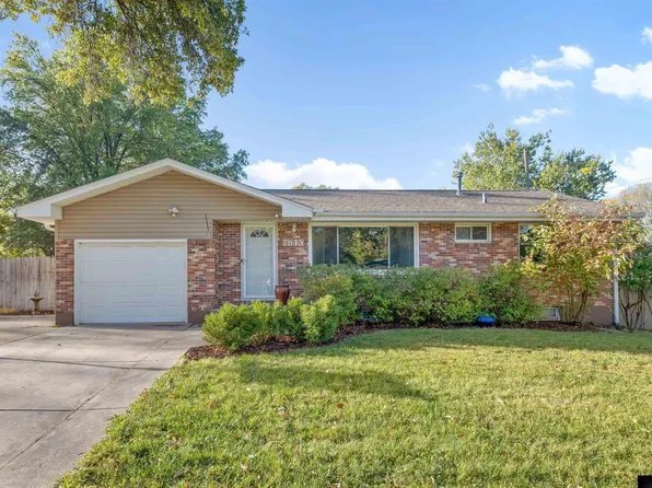 7645 Mesa Rd, Lincoln, NE 68505