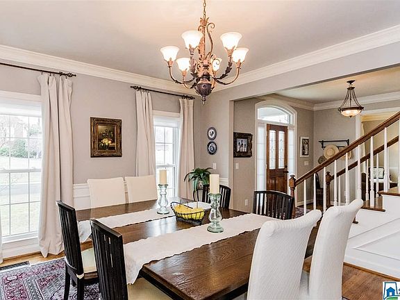 5th image of 3908 Carisbrooke Ln