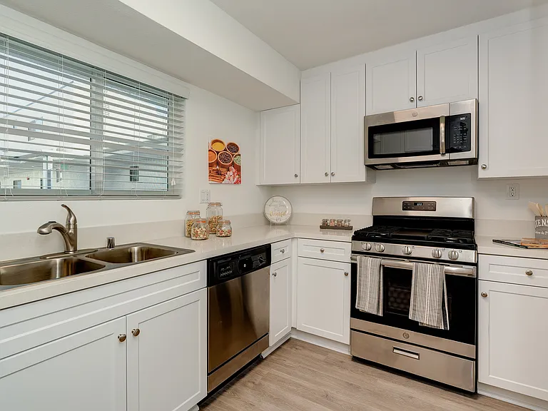 439 Stocker Apartments — Photo 36