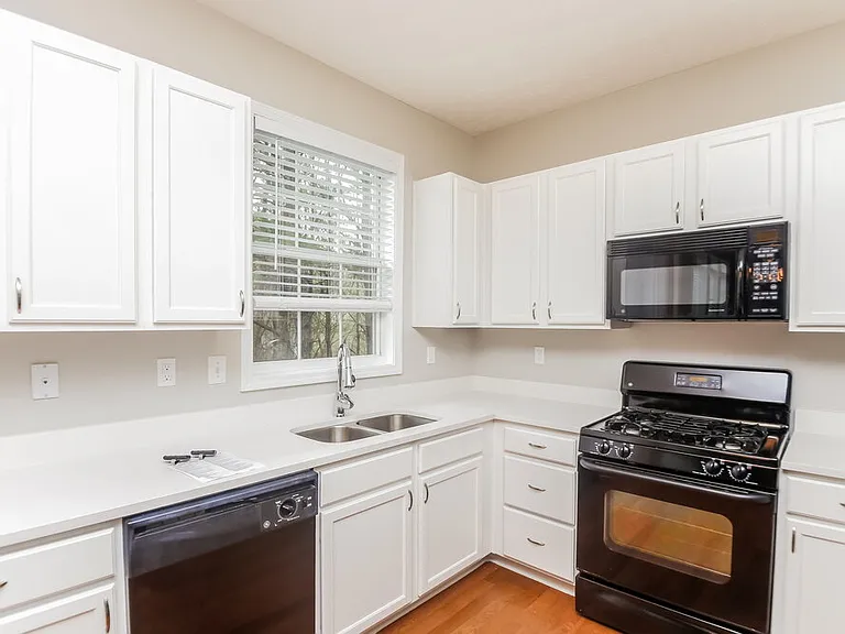 7038 Hillcrest Chase Ln — Photo 8