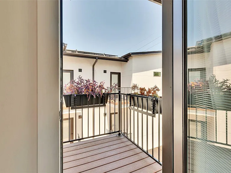 1128 Chicon St #201 — Photo 25