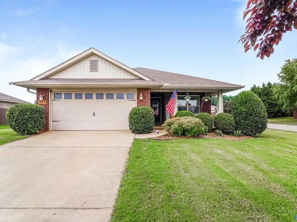 383 Northlake Dr, Meridianville, AL 35759