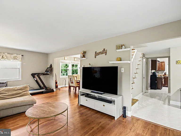 1405 Peachwood Ln — Photo 6