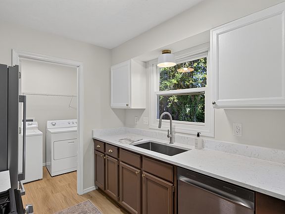 5th image of 5916 S Phyllis St