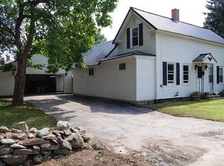 12 Hovey St, Kennebunk, ME 04043