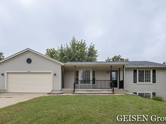 2nd image of 1428 Gunnink Dr SE