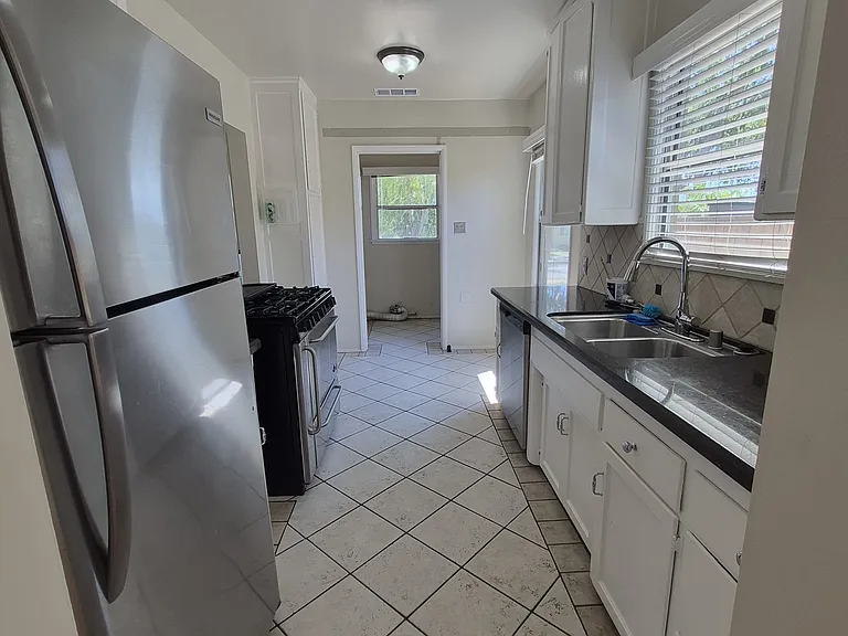 939 Mesa Ct — Photo 9