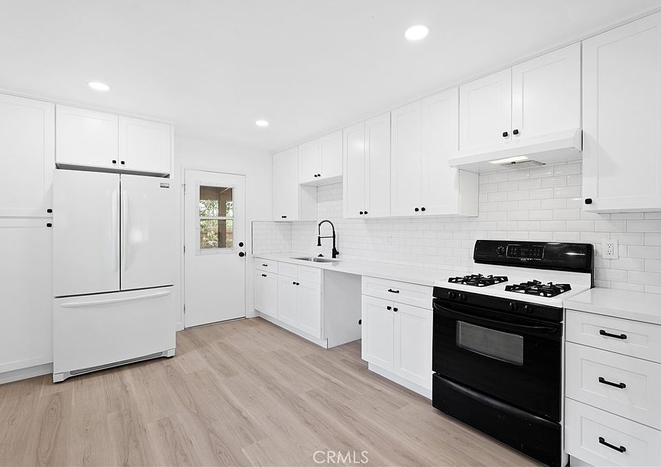 1st image of 24635 Fir Ave