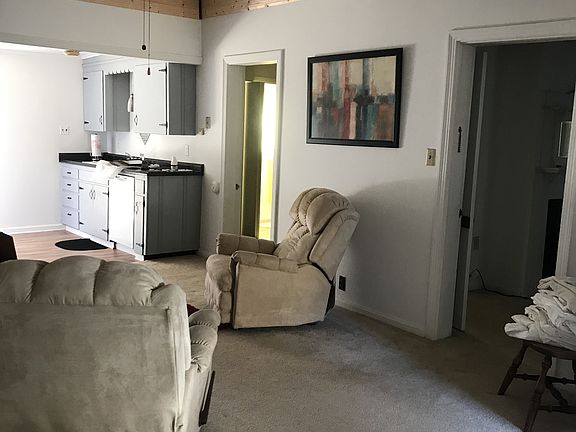 5th image of 712 Thomas Ave