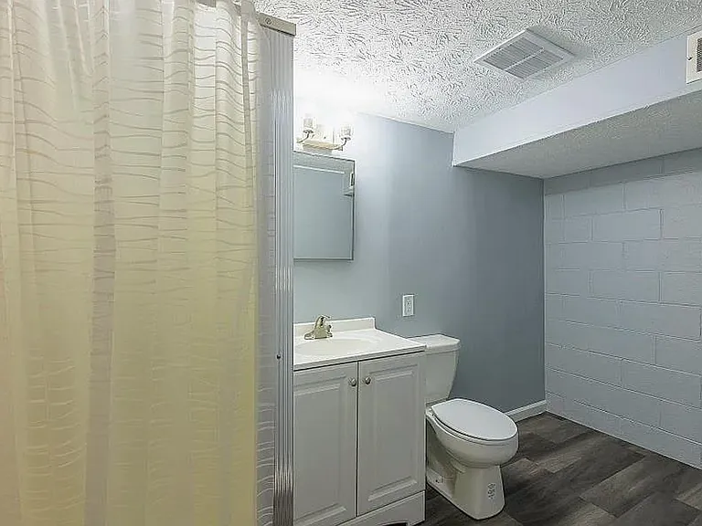 1125 Windsor Dr — Photo 17