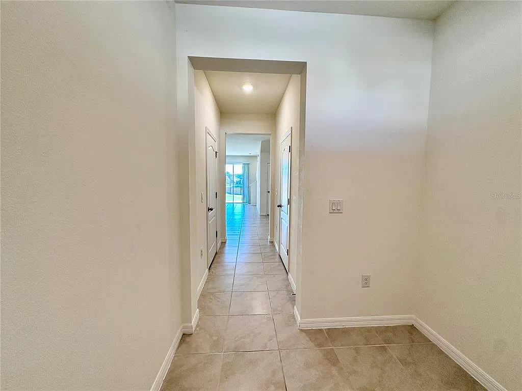 3 bed, 2.5 bath, 1660 sqft, $1,900 — Photo 2