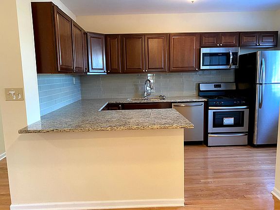 4th image of 6421 N Campbell Ave #2R
