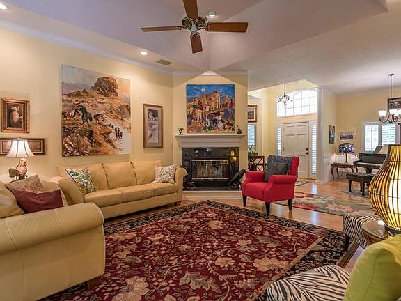2nd image of 205 Shady Oaks Cir