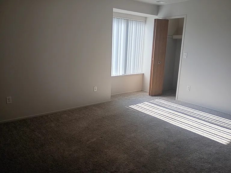 Prentiss Pointe Apartments — Photo 303