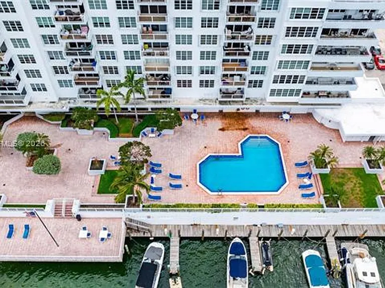 5700 Collins Ave #7J — Photo 30