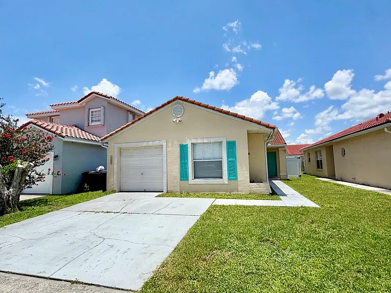 2298 Santa Lucia St — Photo 3