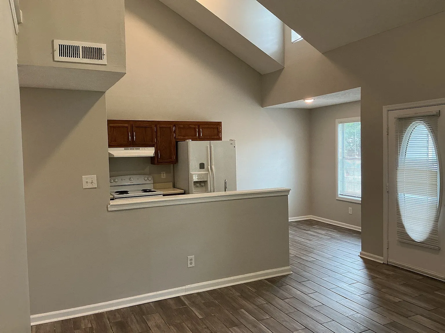 3 bed, 1400 sqft, $1,600 — Photo 4
