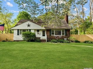 423 N Country Rd, Miller Place, NY 11764