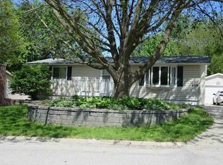 435 Hughes Dr, Waterloo, IA 50701