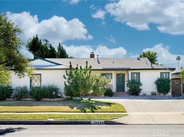 13434 Bassett St, Van Nuys, CA 91405