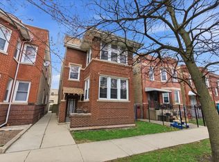 2318 W Addison St, Chicago, IL