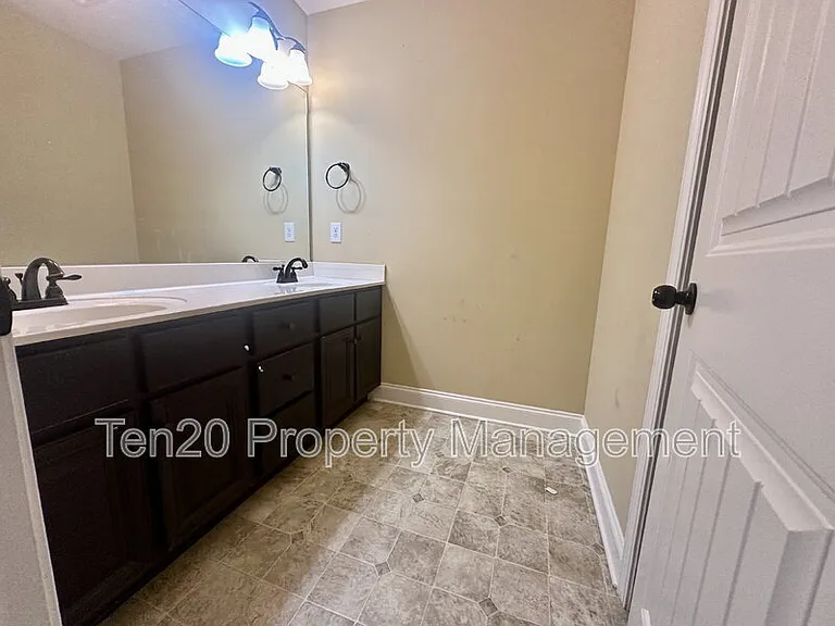7471 Coppice Dr — Photo 8