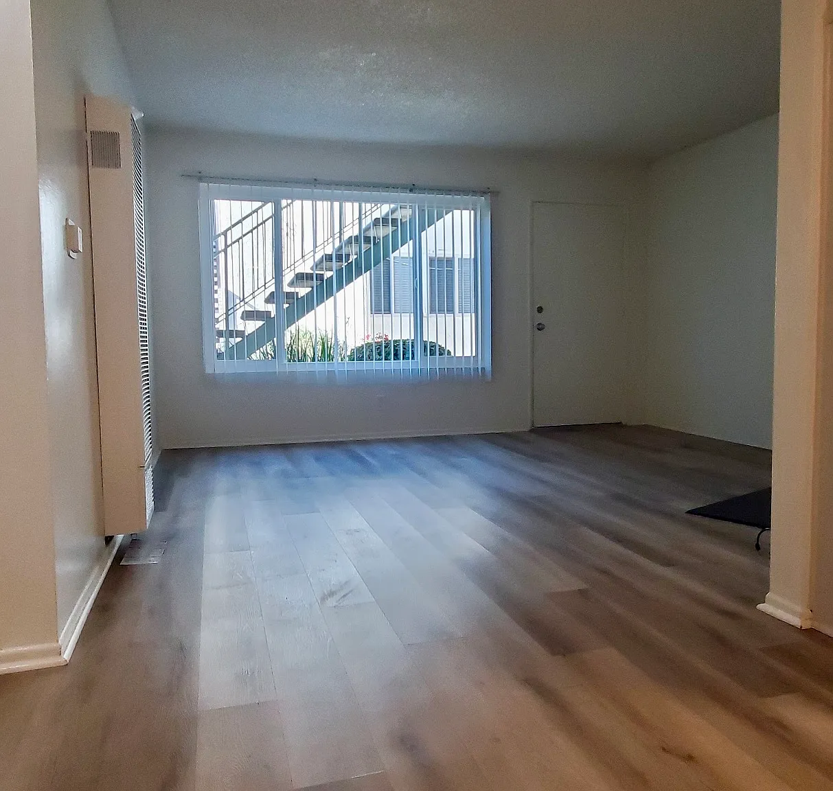 324 Ellwood Beach Dr — Photo 3
