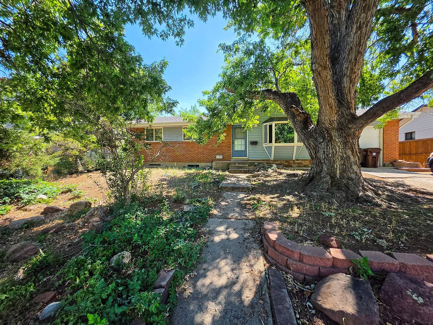 *Available Now* 5-Bedroom Home With Finished Basement, Large Backyard & Attached Garage — Photo 1