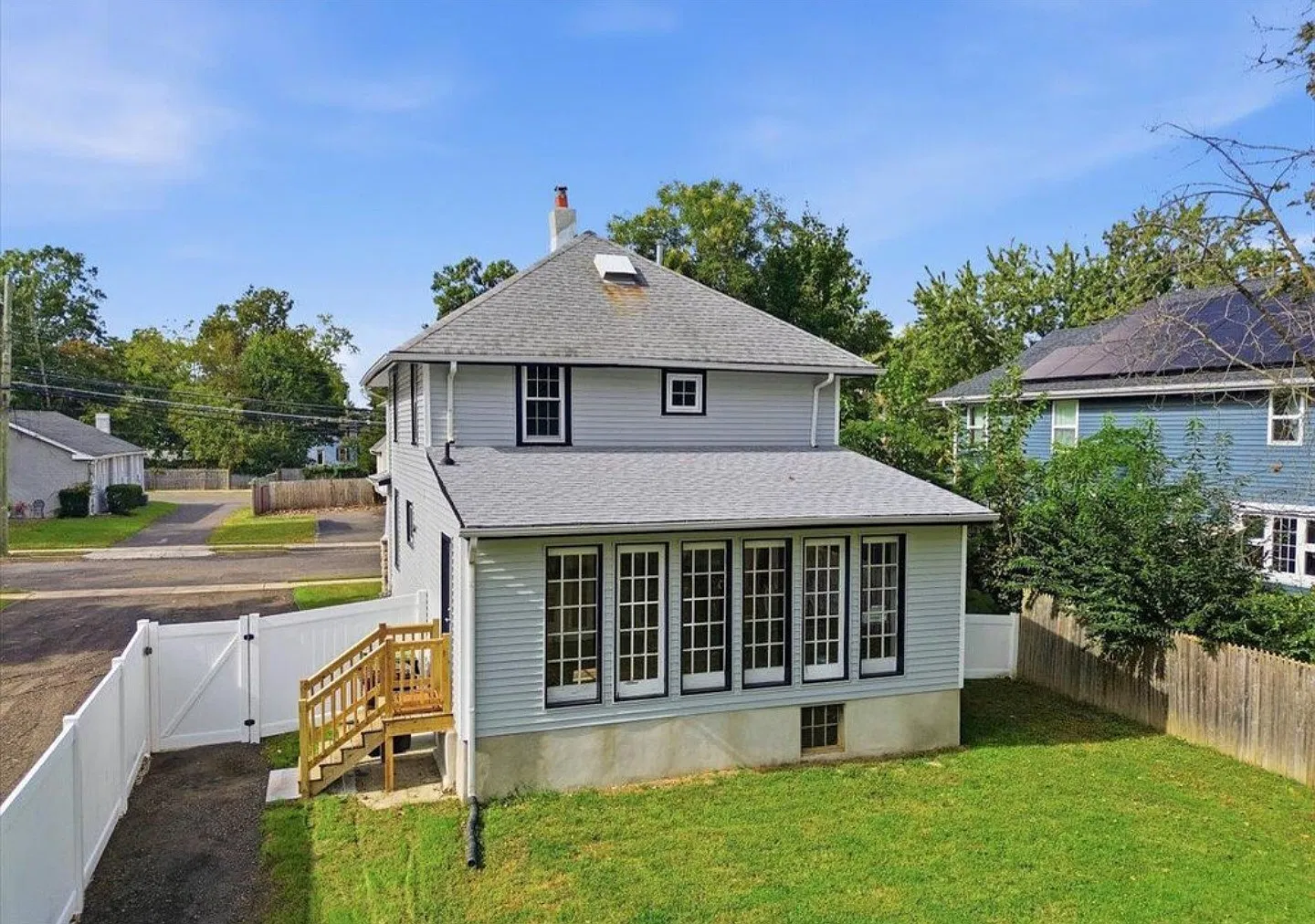 3 bed, 1.5 bath, 1440 sqft, $3,000 — Photo 3