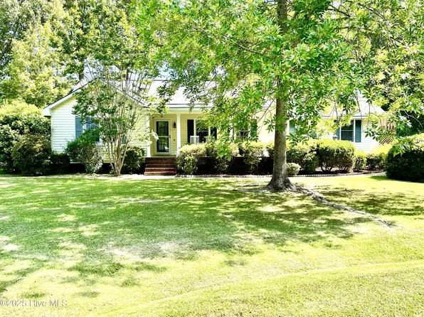 102 Baywood Court, New Bern, NC 28562