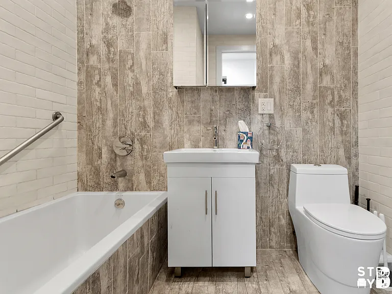 119 Grove St #1B — Photo 7