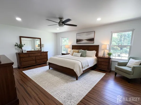 68 Delancy Ct, North Brunswick, NJ 08902