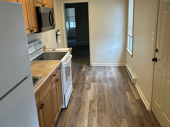 2nd image of 165 Chestnut St APT 2
