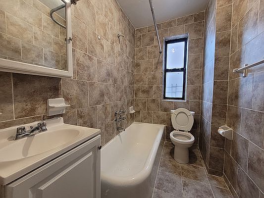 4th image of 3111 Heath Ave APT 35A