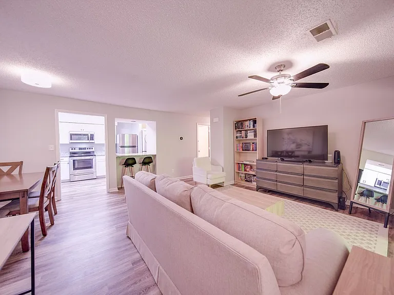 1052 Churchill Downs Ct #I — Photo 37