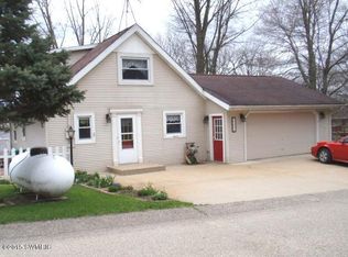 17235 Stevens Forest Lake St, Cassopolis, MI 49031
