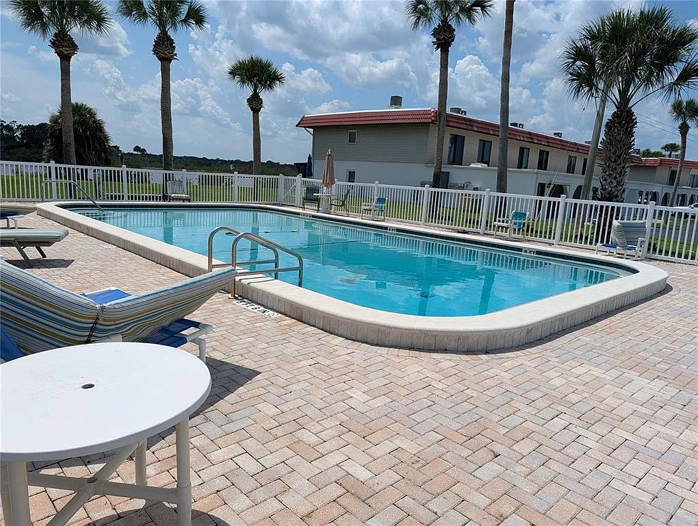2 bed, 2.0 bath, 1184 sqft, $1,800 — Photo 2