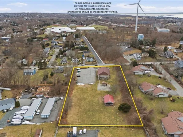 81 Sprague St, Portsmouth, RI 02871