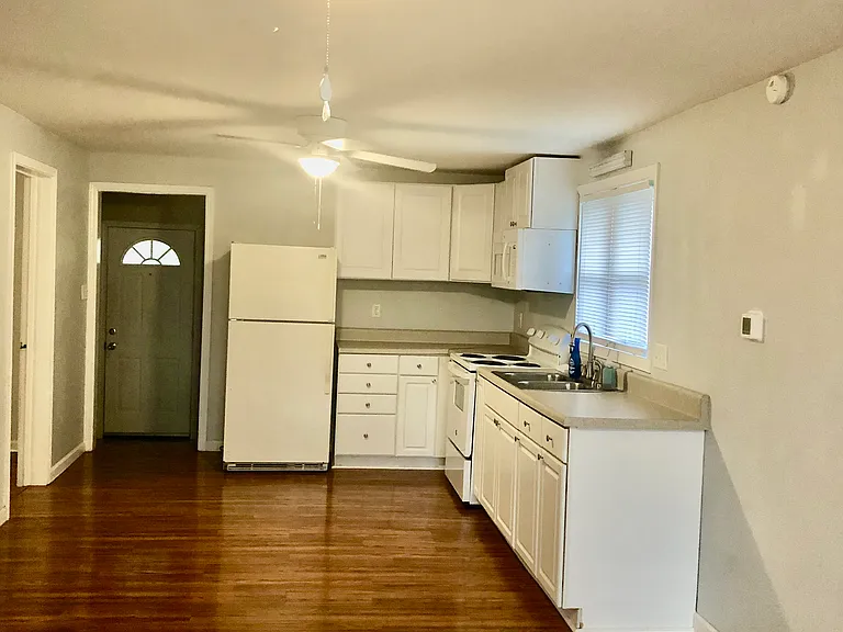 1744 McGee St — Photo 4