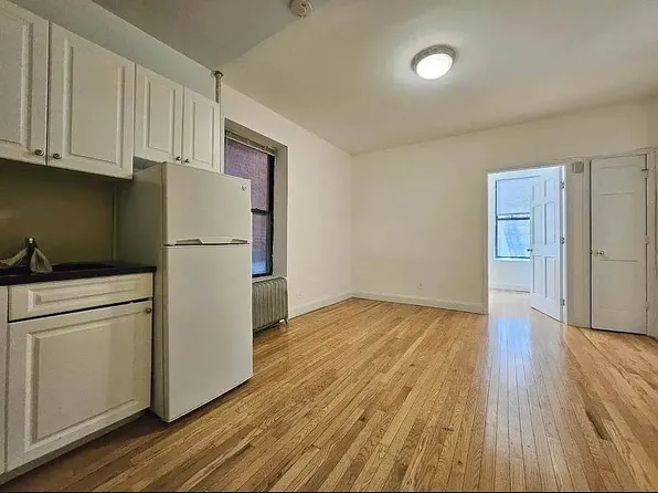 111 E 7th St #2S, New York, NY 10009