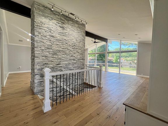 2nd image of 25778 Chaucer Dr