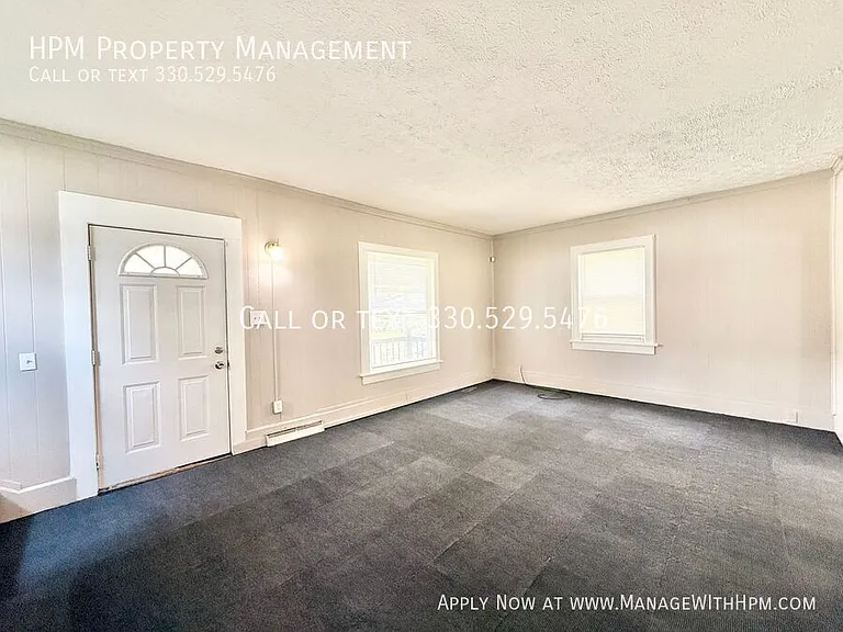 2202 Brownlee Ave NE — Photo 2