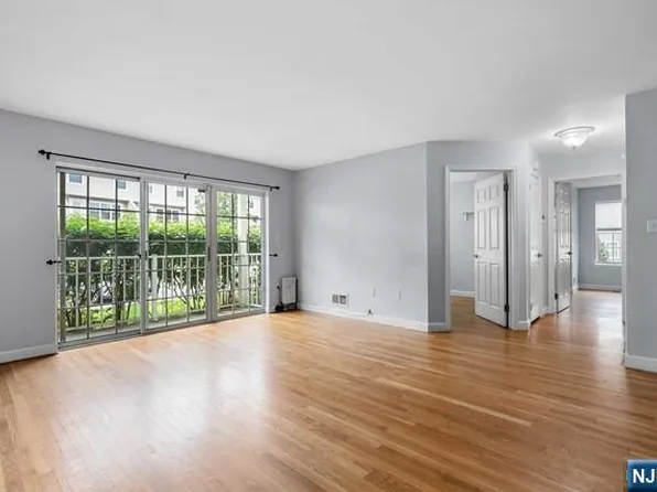 400 Crown Ct APT 581, Edgewater, NJ 07020