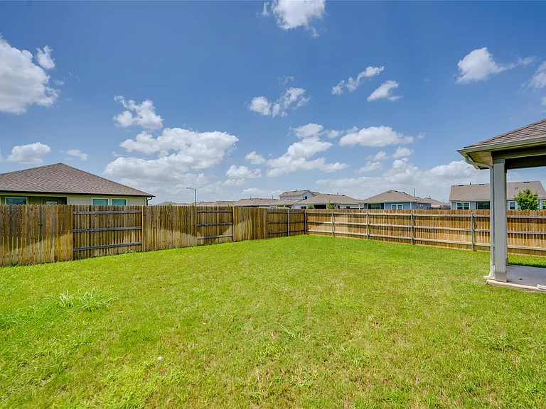 102 Rainmaker Cv — Photo 34